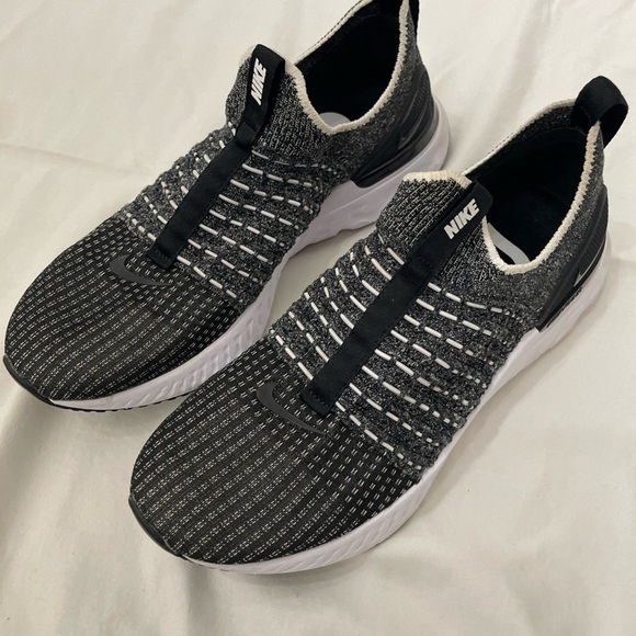Nike React Phantom Run Flyknit 2 white/black, Women’s Sz 9 preowned - Picture 6 of 7